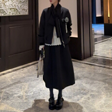 批发官图 <b class='q'>韩版</b>小众气质套装2025冬季设计感棉服外套半身裙围巾三件套