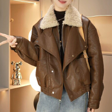 批发官图 2025冬季新款时尚百搭宽松皮毛一体减龄拼接翻领<b class='q'>皮衣</b>短外套