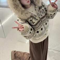 批发官图 时尚提花毛领设计连帽短外套冬季新款加厚保暖百搭宽松上衣