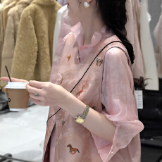 批发官图 新中式设计国风缎面衬衫女2026新款提花马甲斜襟唐装两件套