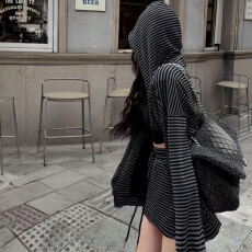 批发官图 条纹连帽<b class='q'>卫衣</b>2026春秋新款慵懒风高腰修身半身裙时尚两件套