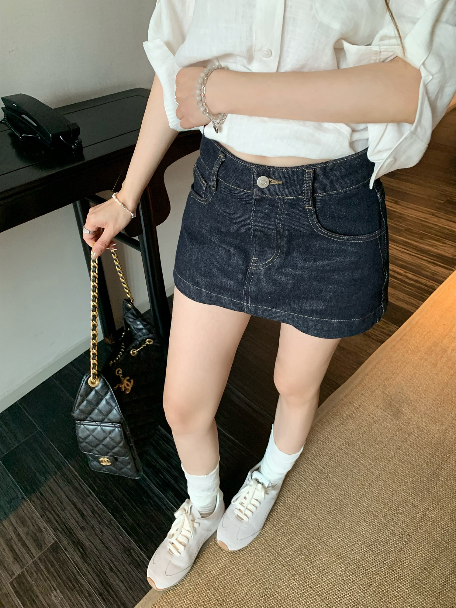 hhyii 현대 오래된 주제 레트로 주간 실크 데님 미니 스커트 여성 여름 하이웨이스트 다용도 노출 방지 한 마디 반신 치마바지
