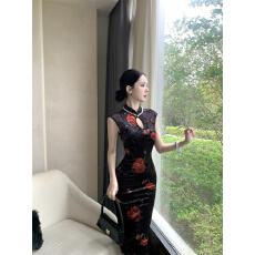 批发实拍视频  新款<b class='q'>复古</b>设计感改良旗袍珠子挂脖性感镂空包臀连衣裙