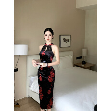 批发实拍视频  新款<b class='q'>复古</b>改良旗袍性感挂脖镂空蕾丝拼接丝绒显瘦连衣裙