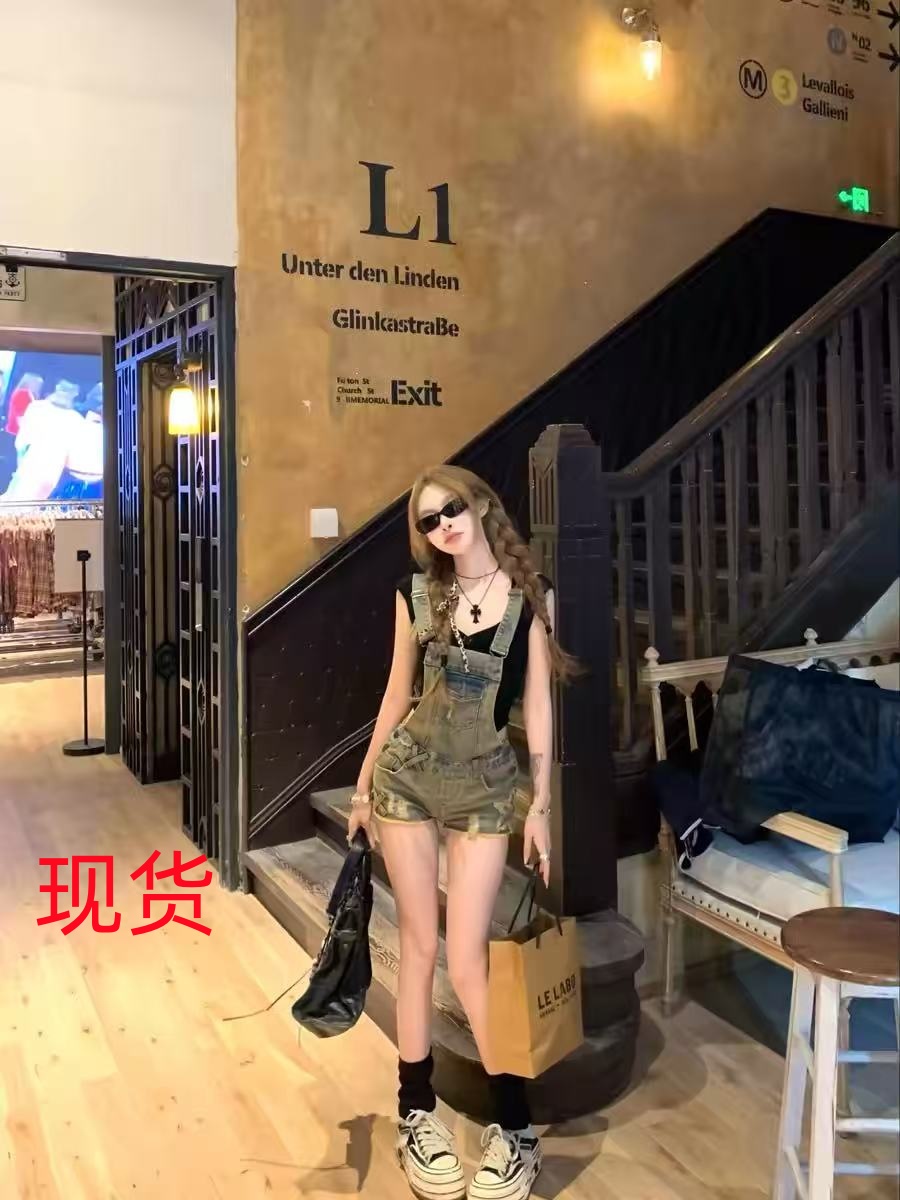 suuuicee 수렴성의 골짜기 벤 마치 레트로 파란색 찢어진 데님 멜빵 반바지 작은 키 디스플레이 고열 바지
