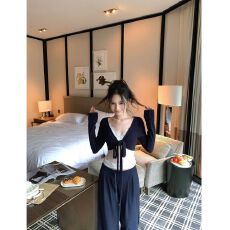 批发纯欲辣妹性感v领上衣女秋季长袖t恤<b class='q'>罩衫</b>内搭<b class='q'>蕾丝</b>吊带两件套巨好看