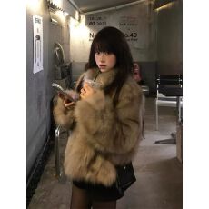 批发高级环保狐狸毛皮草外套女<b class='q'>冬</b>短款2025新款加厚双色渐染毛茸茸大衣