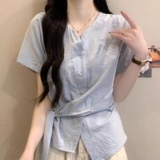 批发2026年新独特别致不规则收腰绑带V领短袖<b class='q'>衬衫</b>女夏季显瘦遮肚上衣