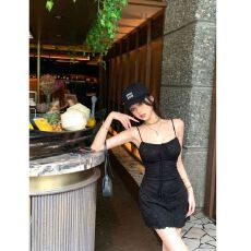 批发（带胸垫+里衬）吊带连衣裙女夏季纯欲收腰<b class='q'>修身</b>裙子绿色a字短裙