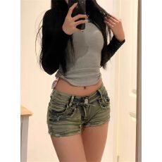 批发美式辣妹牛仔铆钉超短裤紧身包臀性感低腰直筒<b class='q'>热裤</b>