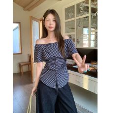 批发【原版色织格】法式一字肩格子<b class='q'>衬衫</b>女装夏季上衣遮肉<b class='q'>显瘦</b>小衫