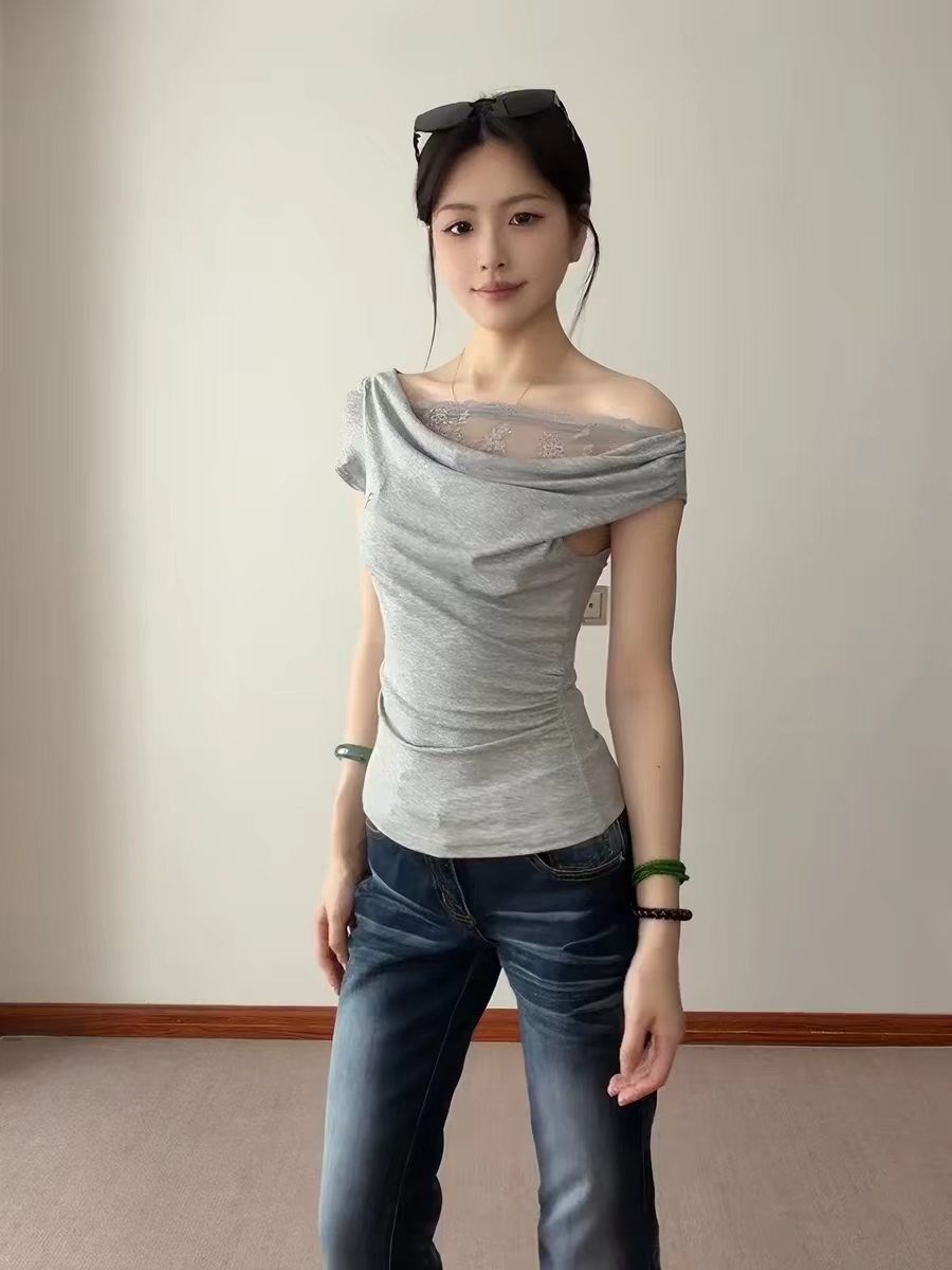 한 부서 품격 회색 비스듬한 어깨 레이스 반팔 티셔츠 여성 2026 새로운 여름 디자인 센스 몸매 가꾸기 허리 수축 맨위