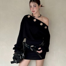 批发连衣裙女2026春季设计感小众辣妹风一字领收腰显瘦包臀短裙配腰带