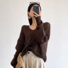 批发慵懒风v领温柔马海毛女2026年秋季新款设计感<b class='q'>镂空</b>保暖显瘦针织衫