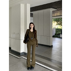 批发实拍不减价 磨毛德绒v领长袖T恤上衣女套装休闲微喇叭长裤两件套