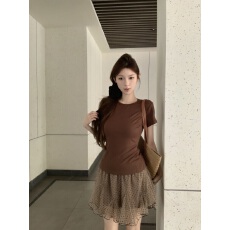 批发实拍不减价 咖色正肩短袖T恤<b class='q'>女装</b>夏季波点半身裙网纱蓬蓬裙两件套