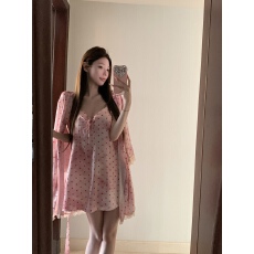批发实拍不减价 吊带睡裙女夏缎面带胸垫睡衣高级感波点轻奢晨袍外袍