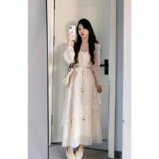 批发2026初春穿搭今年流行的独特漂亮简单大方高级感法式白色连衣裙女