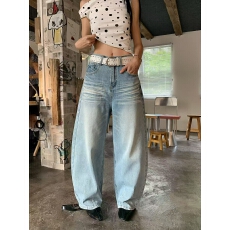 批发新款<b class='q'>浅色</b>水洗弯刀阔腿<b class='q'>牛仔裤</b>