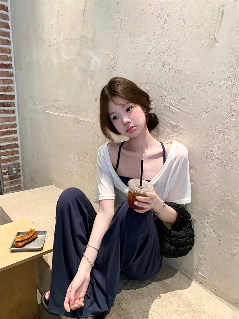 자연스러운 핏 블라우스 티셔츠 상세 이미지 4
