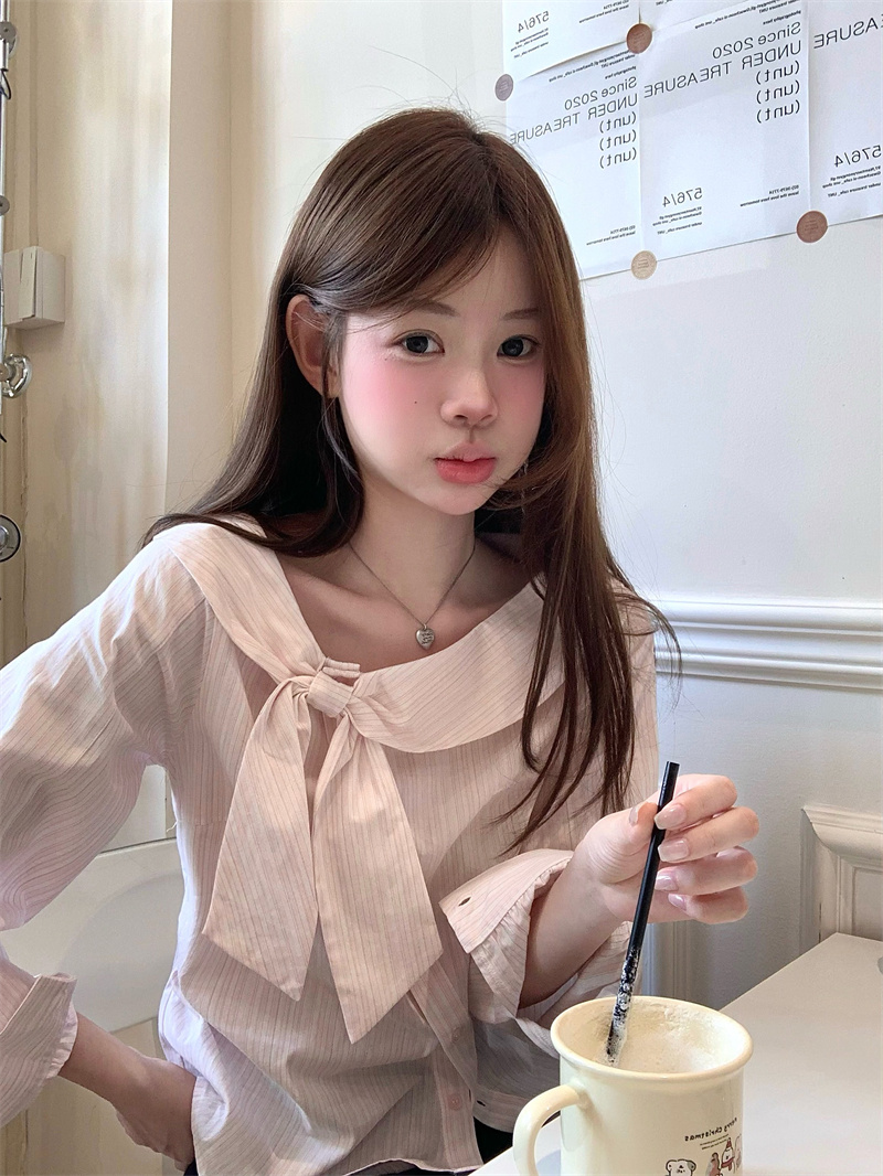 실사 빛 벚꽃 핑크색 스트라이프 소녀 긴팔 격자 무늬 셔츠