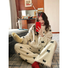 批发实拍  韩系冬季蝴蝶结<b class='q'>印花</b>白色珊瑚绒拉链家居服睡衣<b class='q'>套装</b>
