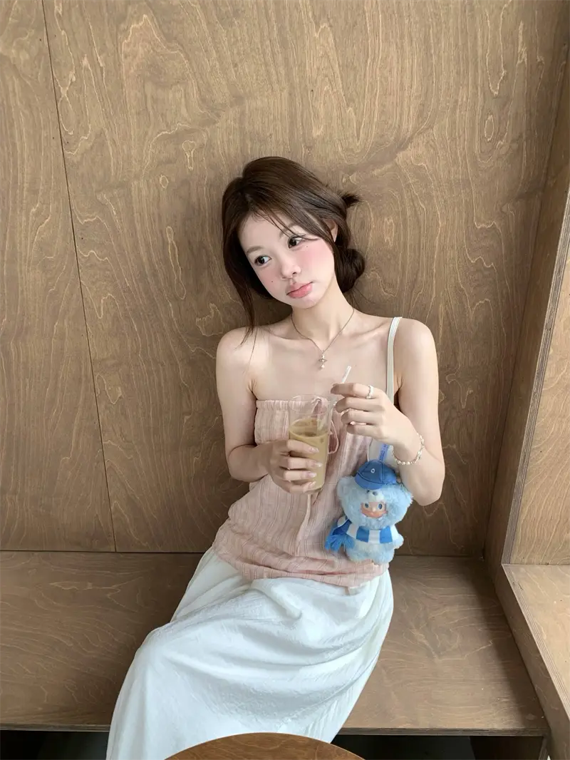 퍼프 텍스처 끈 디테일 핑크 체크 튜브탑 상세 이미지 1