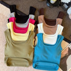 批发实拍 特价不减 秋冬磨毛绒绒多巴胺背心打底带胸垫纯欲风吊带上衣