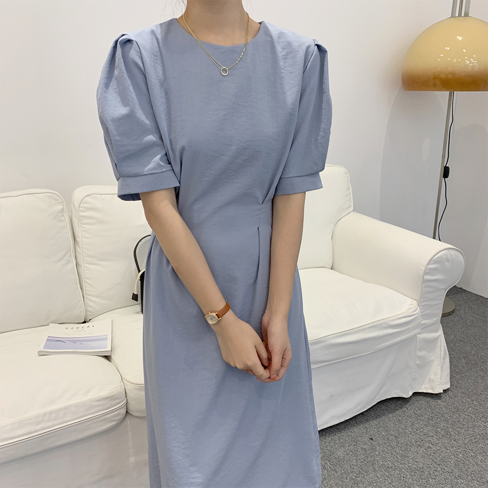 재고 있음 실사 단색 미니멀리즘 한 바람 부드러운 품격 라운드 넥 레이스업 허리 수축 디자인 거품 소매 드레스 여름