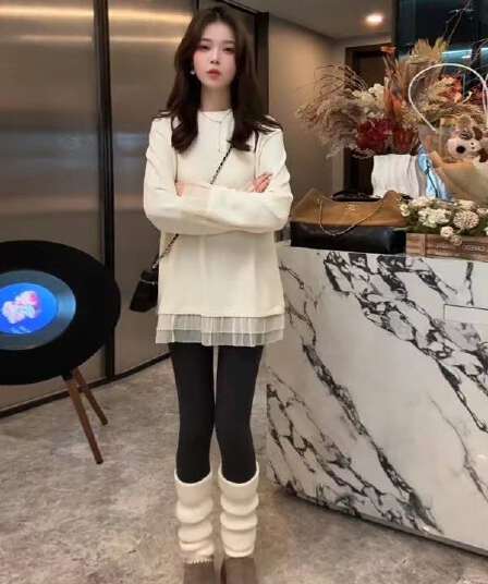 살구 색상 털이 있는 라운드 넥 후드티 여성 겨울 2026 새로운 루즈핏 두꺼운 디자인 센스 패치워크 레이스 풀오버 맨위