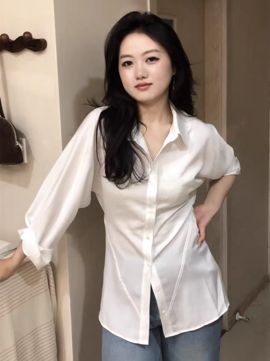 화이트 긴팔 허리 수축 여성 셔츠 이른 봄 2026 새로운 빛 사람들 코치 빛 요리 한 바람 직장 출퇴근 프랑스식 맨위