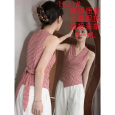 批发红色格子V领绑带收腰无袖衬衫女外穿装夏季穿搭独特漂亮背心上衣