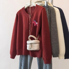 批发实拍<b class='q'>大码</b>2026本命年穿搭小马装饰毛衣针织<b class='q'>开衫</b>时尚减龄百搭上衣女