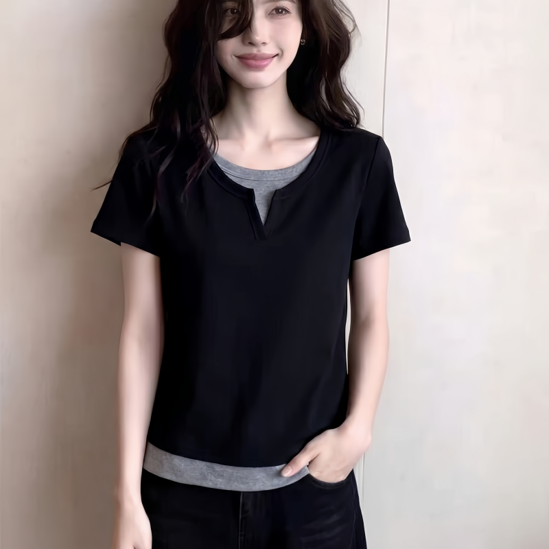 실사 빅 사이즈 여성 의류 페이크 레이어드 반팔 티셔츠 2026 여름 새로운 검정색 연령 감소 슬림해 보이는 다용도 맨위