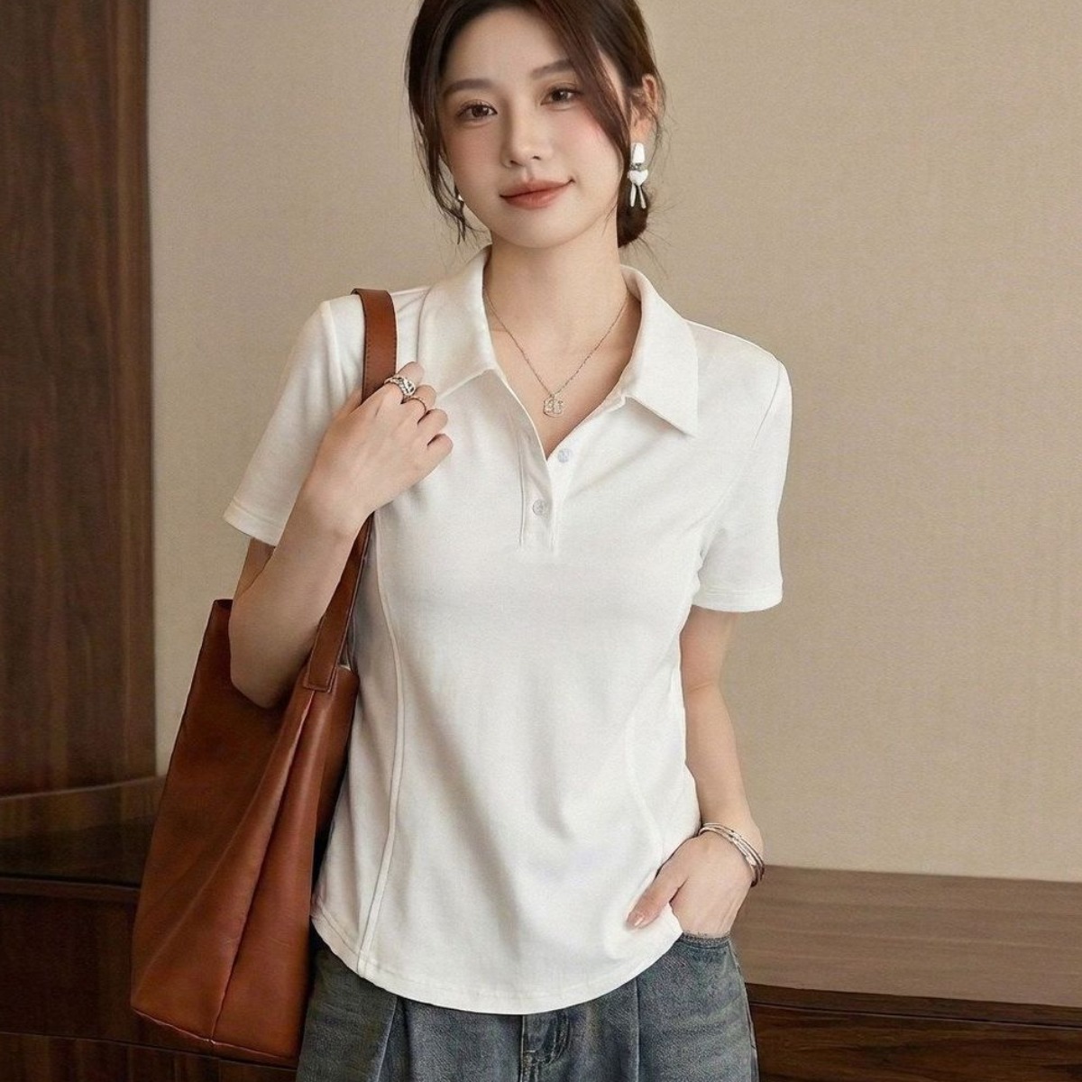 디자인 센스 POLO 칼라 반팔 티셔츠 여성 여름 새로운 표지 고기 연령 감소 폴로 칼라 다용도 불규칙 슬림해 보이는 맨위