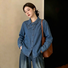 批发实拍大码高级感复古交叉领<b class='q'>牛仔</b>衬衫秋季新款设计感显瘦百搭外套女