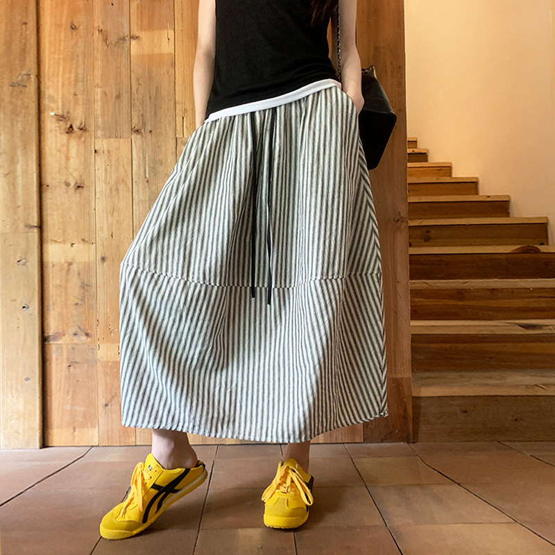 빅 사이즈 레트로 스트라이프 꽃밭 반신 스커트 여성 여름 2026 새로운 통통한 여동생 한 마디 중간 길이 케이크 드레스