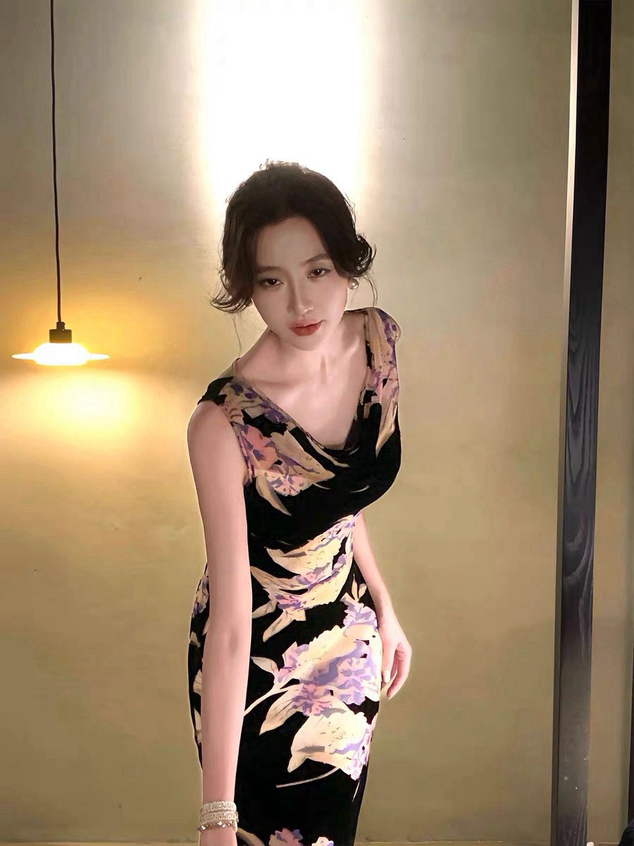 nu 아르노 아름다움 사람들 실크 V넥 꽃무늬 여성 드레스 2026 새로운 고유 한 슈퍼 잘 생긴 ~ 중 롱 스커트
