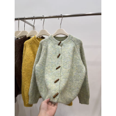 批发短款复古牛角扣毛衣外套女秋冬季加厚慵懒风宽松软糯保暖针织开衫