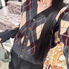 批发2025秋冬新款法式学院风休闲菱格撞色V领针织开衫女百搭毛<b class='q'>衣外套</b>