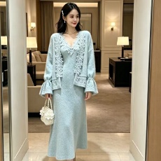 批发新中式新款温柔风蕾丝花边针织<b class='q'>套装</b>女V领吊带气质长裙开衫两件套