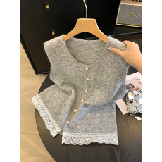 批发韩系甜美蕾丝花边拼接针织<b class='q'>马甲</b>女春季2026新款洋气减龄毛衣<b class='q'>背心</b>
