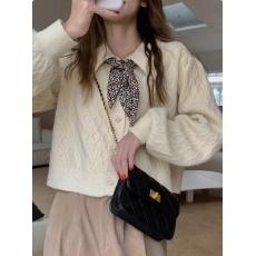 批发纯色甜美车厘子红色娃娃领送领带毛衣2026年秋冬新款女短款针织衫
