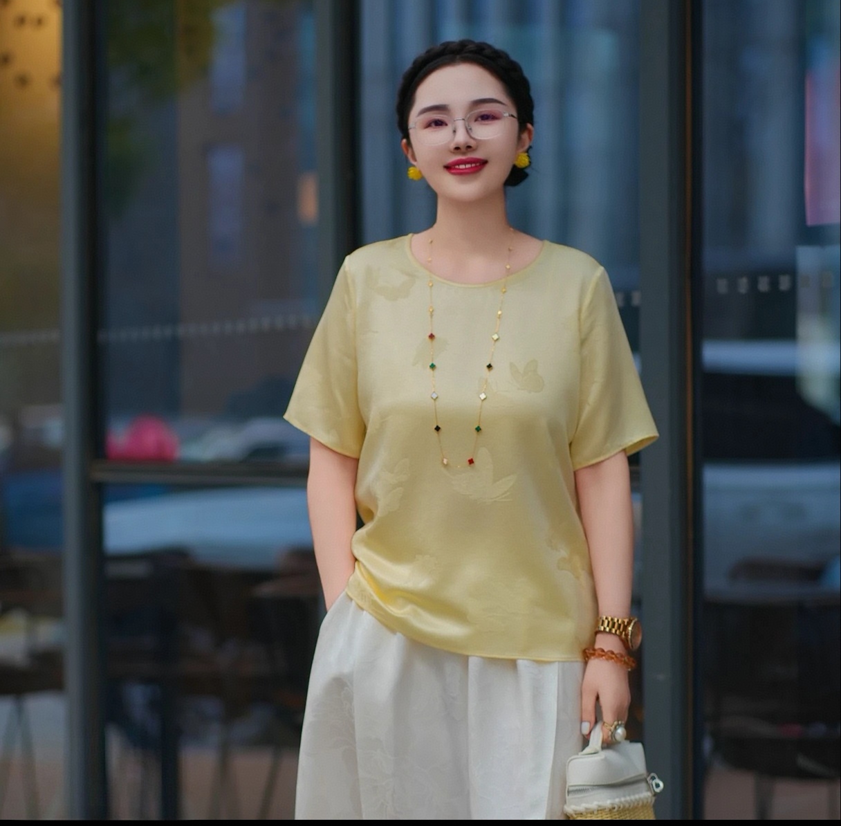 긍정적 인 얇 은 비단 티셔츠 셔츠 인사이드 가져 가라. 국풍 맨위