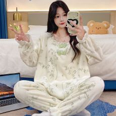 批发冬季法兰绒印花公主风方领长袖睡衣<b class='q'>女士</b>套装家居服