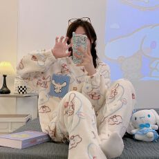 批发冬季新款<b class='q'>睡衣</b><b class='q'>女</b>法兰绒卡通圆领休闲家居服套装 220克