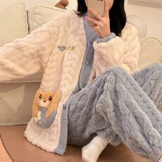 批发冬季<b class='q'>新款</b>提花长毛绒睡衣女开衫V领卡通家居服套装 280克