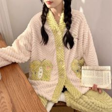 批发冬季<b class='q'>新款</b>提花长毛绒睡衣女开衫V领卡通家居服套装 280克