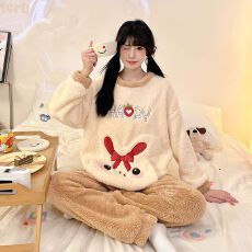 批发冬季<b class='q'>新款</b>睡衣女加厚长毛绒卡通圆领休闲家居服套装 260克
