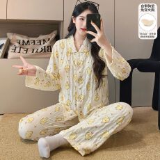 批发春季睡衣女新款云朵棉万年格卡通双长开衫带固定胸垫家居服套装